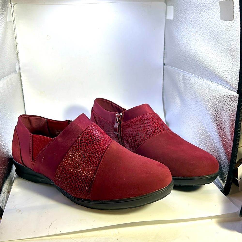 Salon Studio NWOT Women’s Loafers size 9W in excellent condition